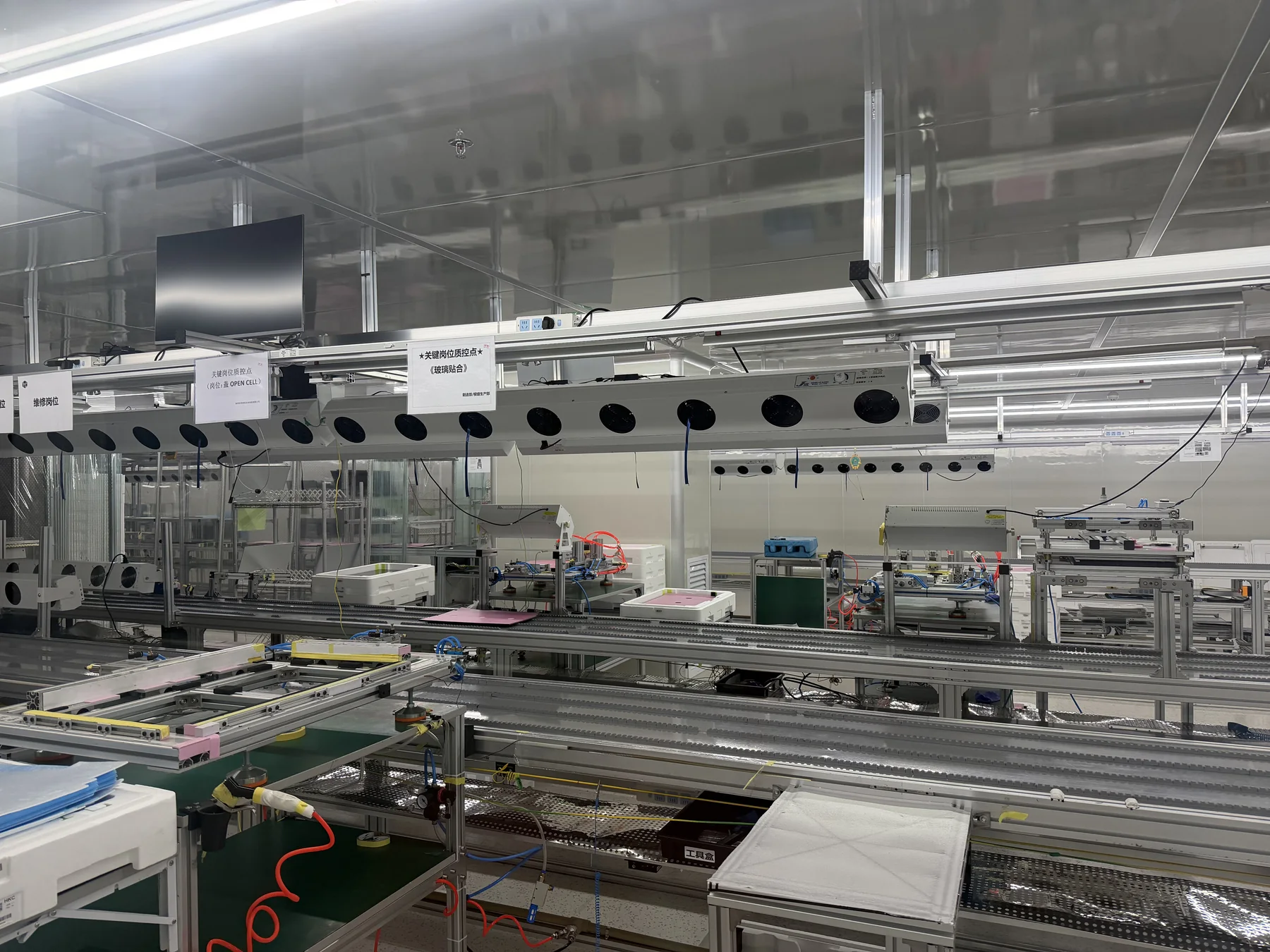 Open-cell display panel assembly line inside the dust-proof chamber