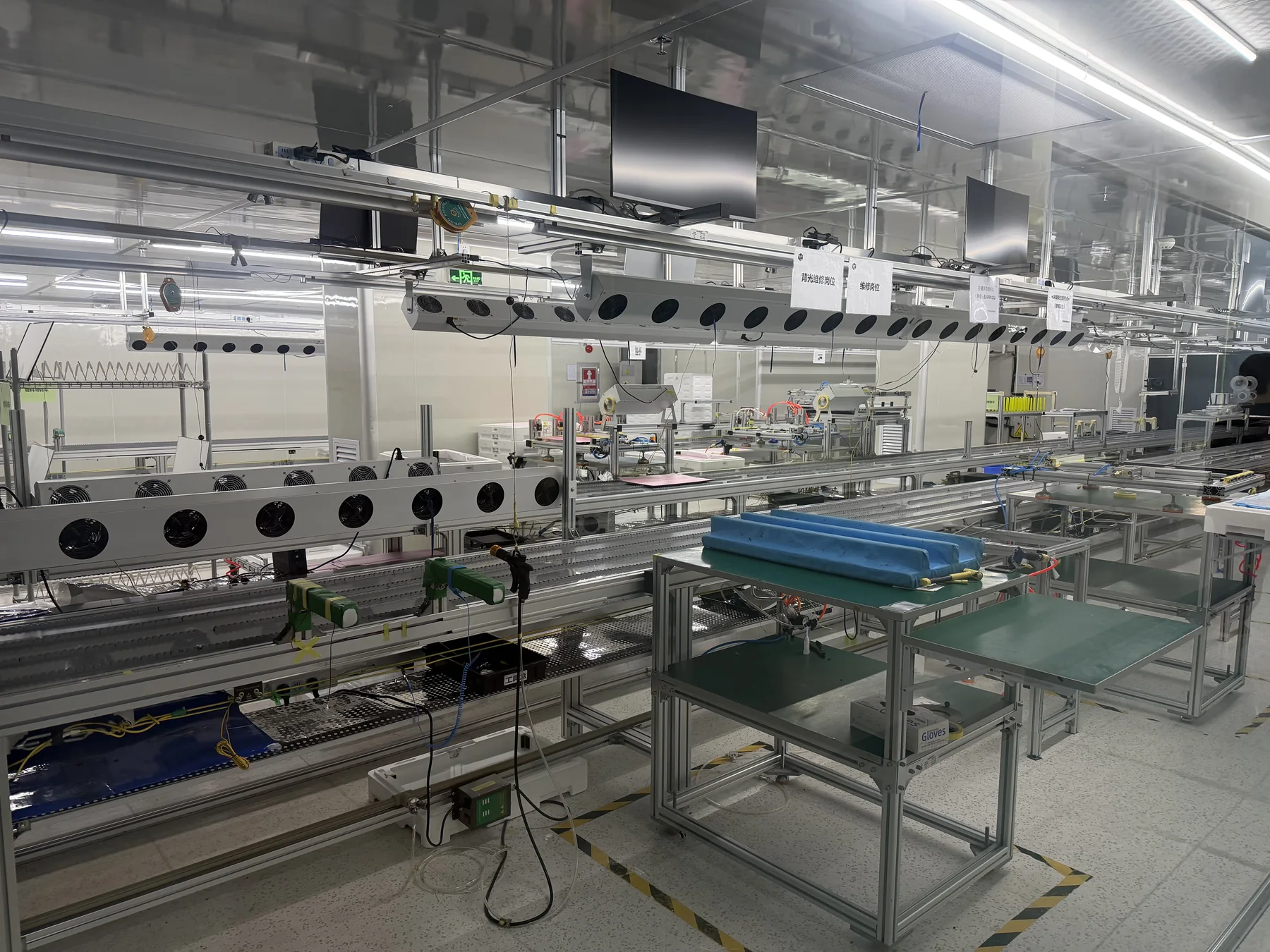 Yanxun Display open-cell workshop in the dust-proof chamber